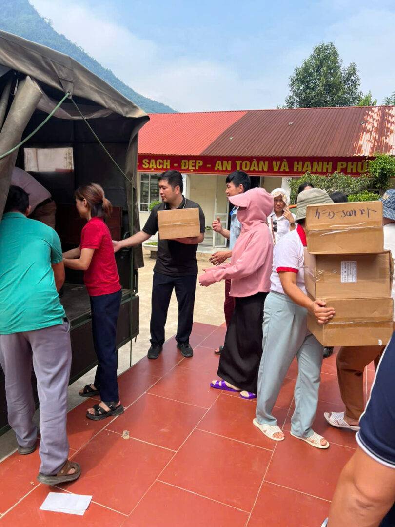 Hướng Về Miền Bắc - Đông Dương Sài Gòn Và Cục An Ninh Nội Địa Cùng Các Nhà Hảo Tâm Hỗ Trợ Người Dân Sau Cơn Bão Yagi 12 Hướng Về Miền Bắc - Đông Dương Sài Gòn Và Cục An Ninh Nội Địa Cùng Các Nhà Hảo Tâm Hỗ Trợ Người Dân Sau Cơn Bão Yagi