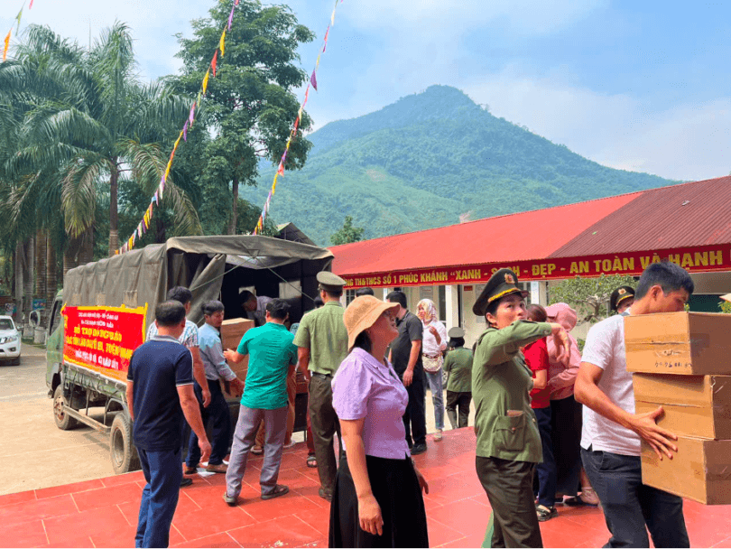 Hướng Về Miền Bắc - Đông Dương Sài Gòn Và Cục An Ninh Nội Địa Cùng Các Nhà Hảo Tâm Hỗ Trợ Người Dân Sau Cơn Bão Yagi 4 image 51 - Mua trực tiếp Bão Yagi từ nhà máy - Thương hiệu toàn cầu, sản phẩm tốt nhất, danh mục lớn nhất Việt Nam, giá và chất lượng hàng đầu, dịch vụ uy tín đoạt giải Best Performance.